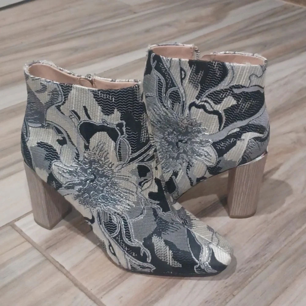 Pour La Victoire Rickie Embellished Heeled Bootie - Picture 1 of 5